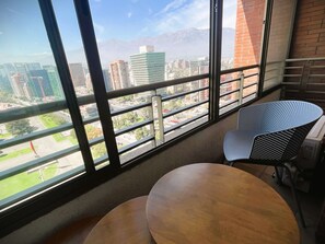 Outdoor dining - HOM I Cerca del metro Escuela Militar, Parking, AC (Las Condes)