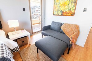 TV, offices - HOM ELITE | Terraza | Las Condes | Metro Alcántara (Las Condes)