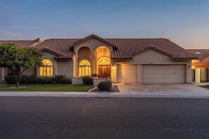 Exterior - Great Location, Heated Pool, Billiard Room & More (Scottsdale)