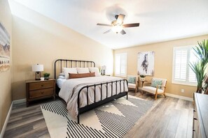 Room - Great Location, Heated Pool, Billiard Room & More (Scottsdale)