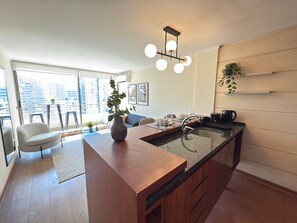 Interior - HOM | Metro Alcántara | Parking | Calefacción-WiFi (Las Condes)