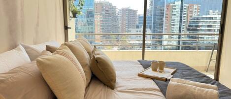 1 habitación, tabla de planchar con plancha, wifi y ropa de cama