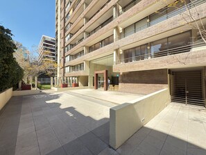 Exterior - HOM | Metro Alcántara | Parking | Calefacción-WiFi (Las Condes)