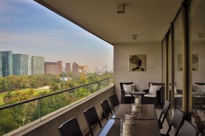 Outdoor dining - HOM | Parking | Mall Parque Arauco | Las Condes (Las Condes)