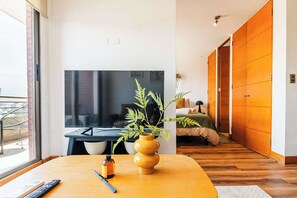 1 habitación, tabla de planchar con plancha, wifi y ropa de cama 
