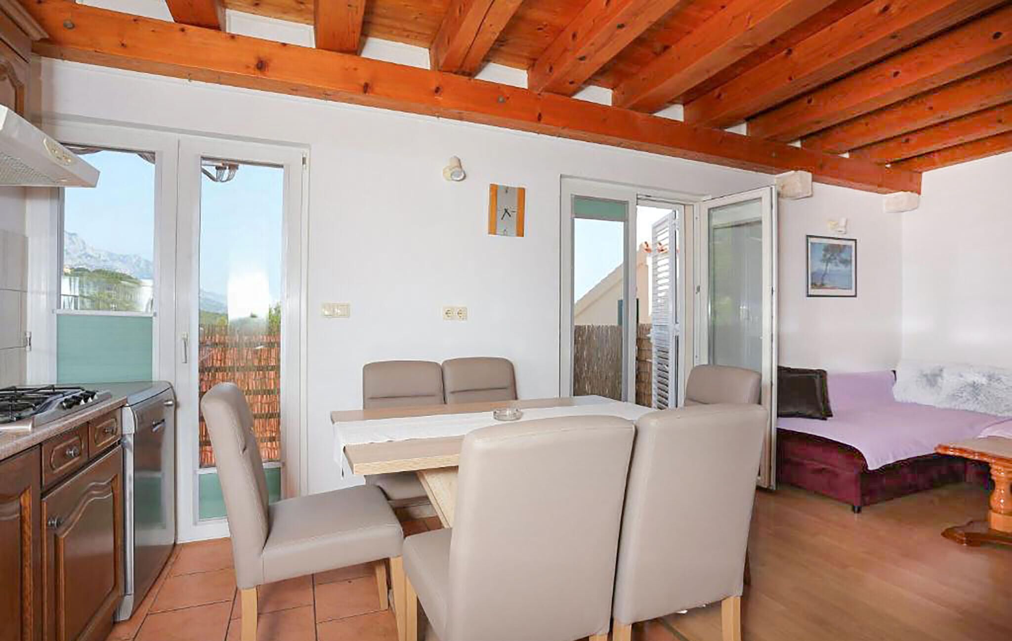 2 habitaciones, tabla de planchar con plancha y cuna de viaje 