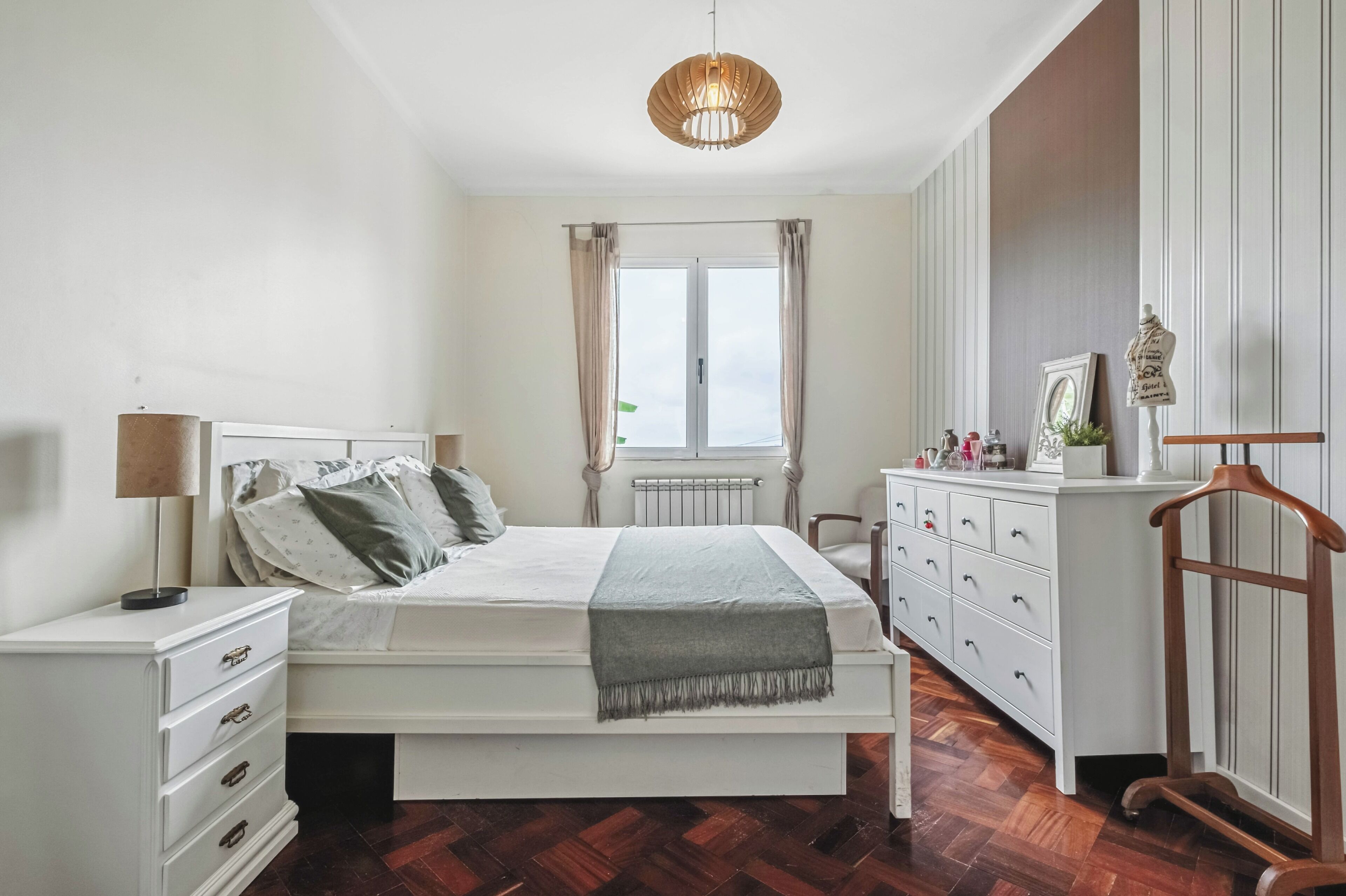 4 bedrooms, in-room safe, iron/ironing board, WiFi