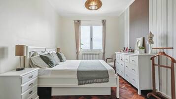 4 bedrooms, in-room safe, iron/ironing board, WiFi