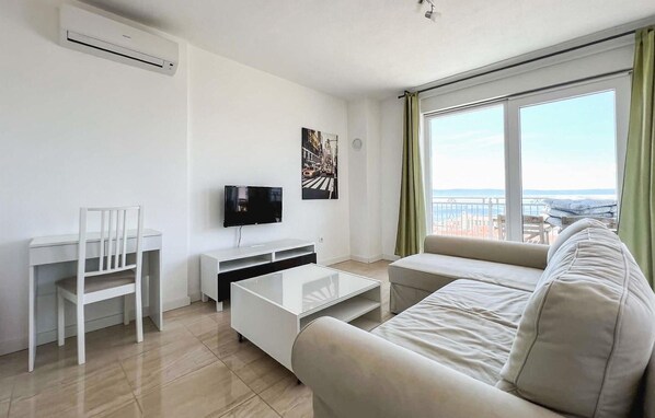 Smart TV - Gorgeous apartment in Makarska with lake view (Makarska)