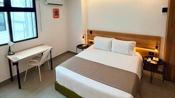 Superior Double Room | Meja, ruang kerja komputer riba, Wi-fi percuma, cadar katil