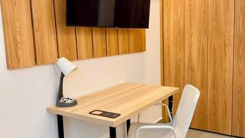 Habitación doble estándar | Escritorio, espacio para trabajar con laptop y wifi gratis