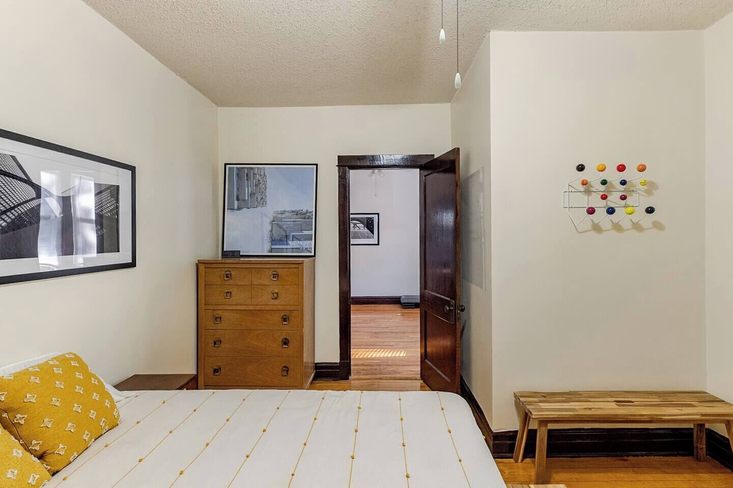 1 bedroom, bed sheets