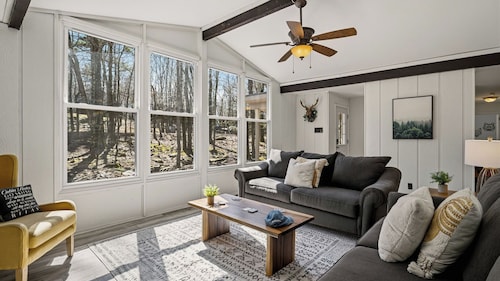 Estates Drive by Avantstay Pocono Cabin + Deck + Firepit Near Big Boulder & Jack Frost