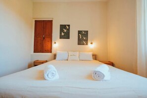 6 bedrooms, iron/ironing board, travel cot, WiFi - Casa Vamaë | Heated pool & cinema (Amélie-les-Bains-Palalda)