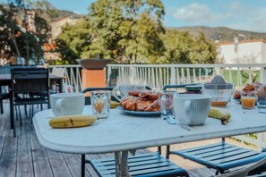 Outdoor dining - Casa Vamaë | Heated pool & cinema (Amélie-les-Bains-Palalda)