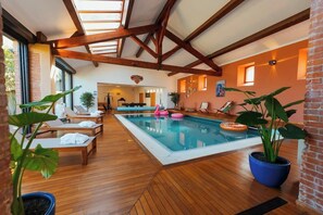 Indoor pool, a heated pool - Casa Vamaë | Heated pool & cinema (Amélie-les-Bains-Palalda)