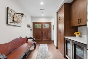 Interior - Urban Luxury Living/Minutes from Atl Attractions and Walkable to Great Restaurant's, Drinks & Parks (Atlanta)
