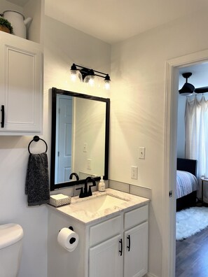 Bathroom - THE BELLE - Close to Downtown NOLA! Walk to the Naval Air Station Joint Reserve! (Belle Chasse)