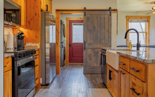 Newly renovated and centrally located 2-bdrm home in Cody w/ AC! Sleeps up to 6.