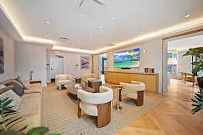 Living area - Downtown Miami 1BR 505 | Rooftop Pool & City Views (Miami)