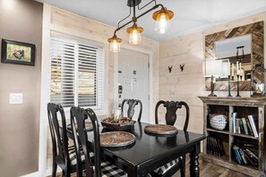 Dining - Serene Mountain View, Private Balcony, Indoor Pool (Gatlinburg)
