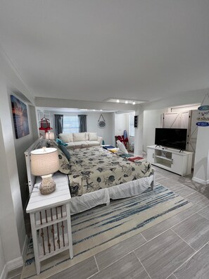 3 bedrooms, desk, iron/ironing board, free WiFi