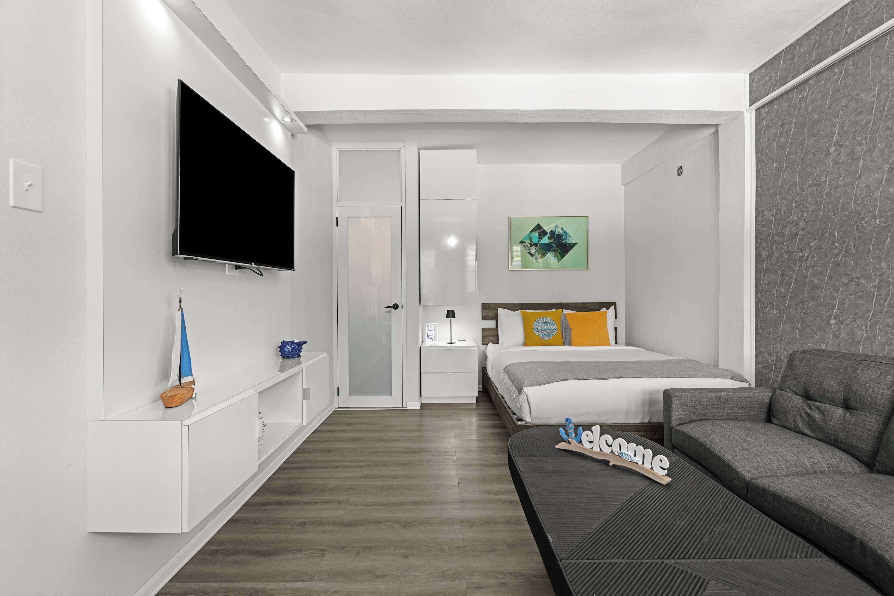 2 bedrooms, iron/ironing board, travel cot, WiFi