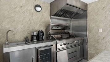 Fridge, microwave, stovetop, coffee/tea maker