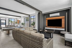 Interior - Balandras Beach Stays House 4  Beachfront w Hot Tubs (Dorado)