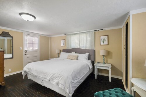 Cozy 2 BR Home in Historic Downtown Anderson