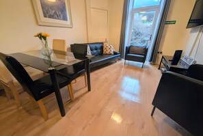 TV, offices - Modern Home Edinburgh Gem 10 mins to Centre (Edinburgh)