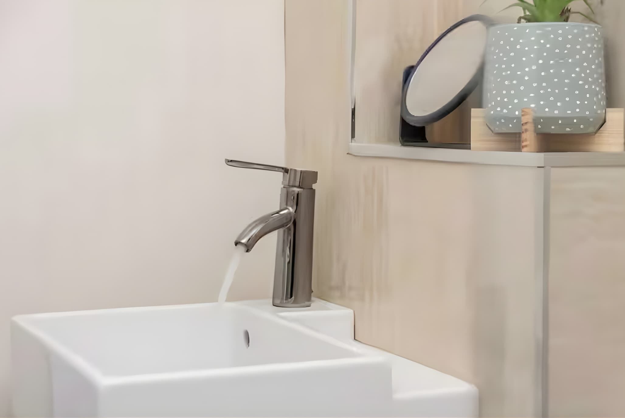 Shower, hair dryer, towels, shampoo