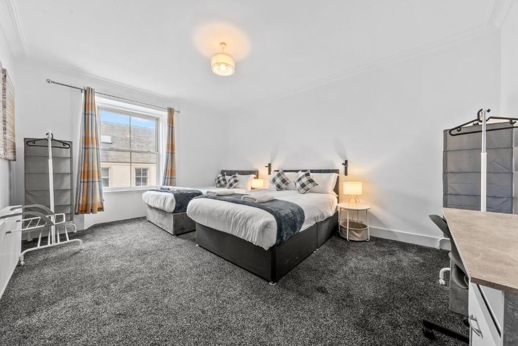 4 bedrooms, desk, travel crib, WiFi