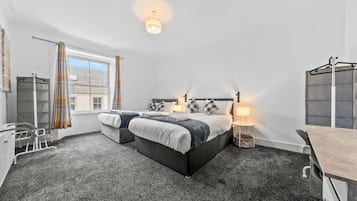 4 bedrooms, desk, travel crib, WiFi