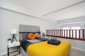 2 Schlafzimmer, Schreibtisch, Bügeleisen/Bügelbrett, Reisekinderbett