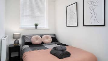 2 bedrooms, desk, iron/ironing board, travel cot