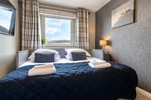 2 bedrooms, iron/ironing board, free WiFi, bed sheets - Stirling Riverview Apartment - Views of Stirling Castle & The Wallace Monument. (Stirling)