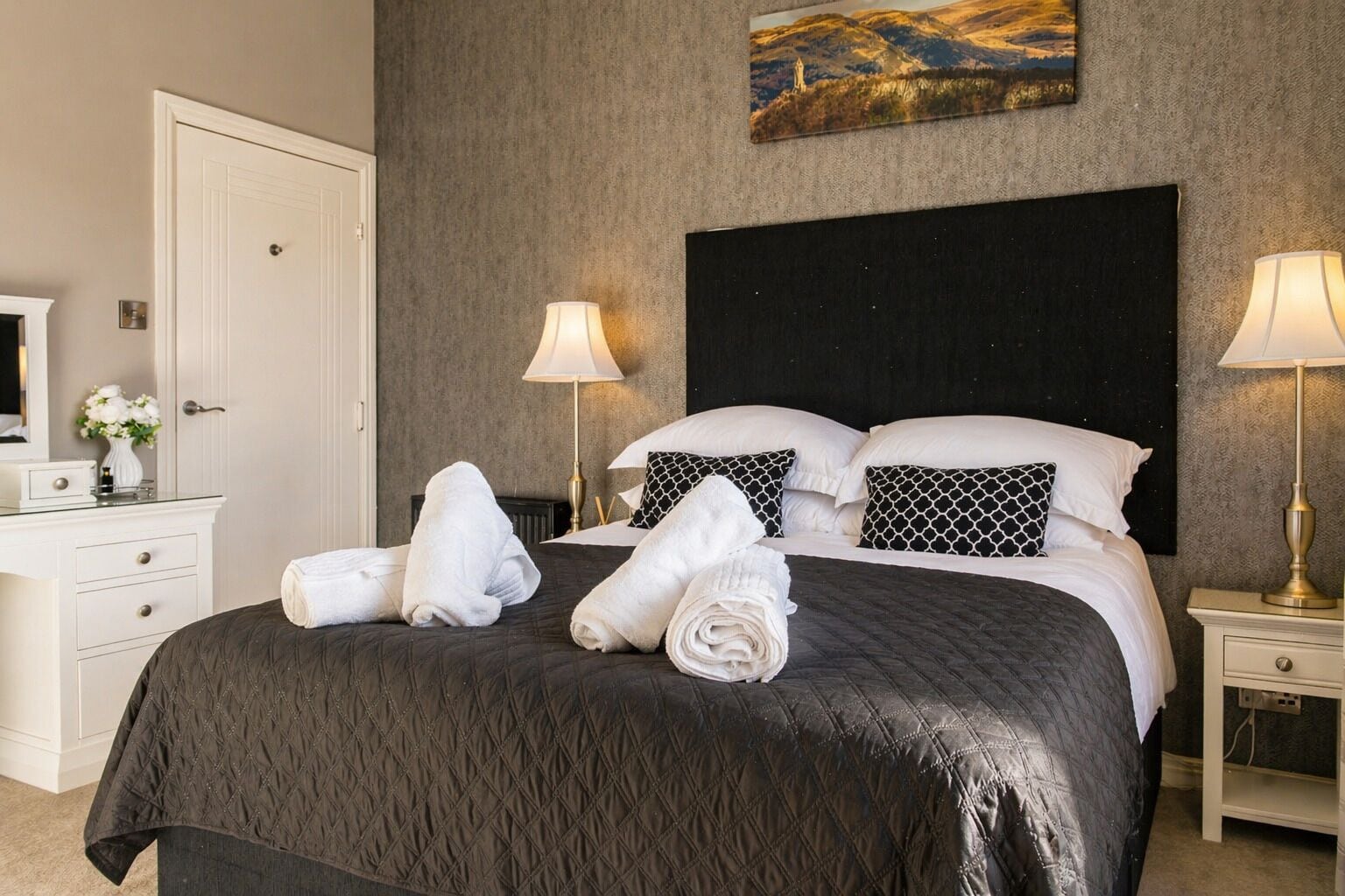 2 chambres, fer et planche à repasser, Wi-Fi gratuit, draps fournis