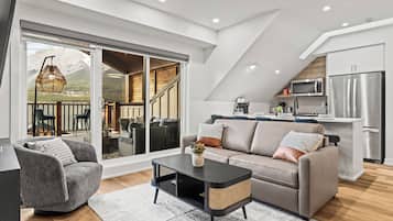 Deluxe Suite, 2 Bedrooms, Balcony, Mountain View | Living area