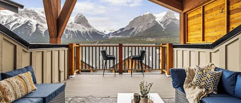 Deluxe Suite, 2 Bedrooms, Balcony, Mountain View | Property grounds