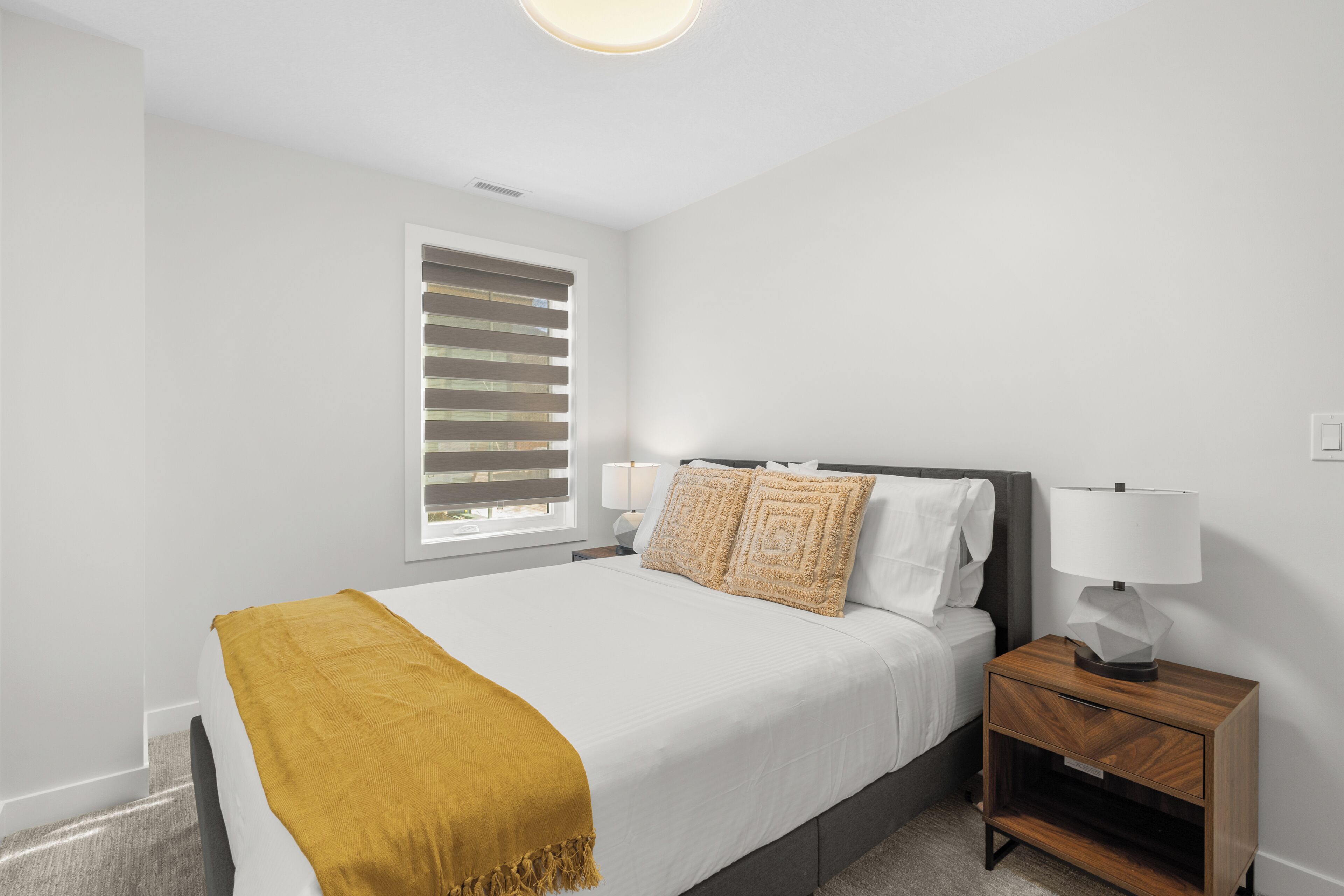 Deluxe Townhome, Balcony, Mountain View | Free WiFi