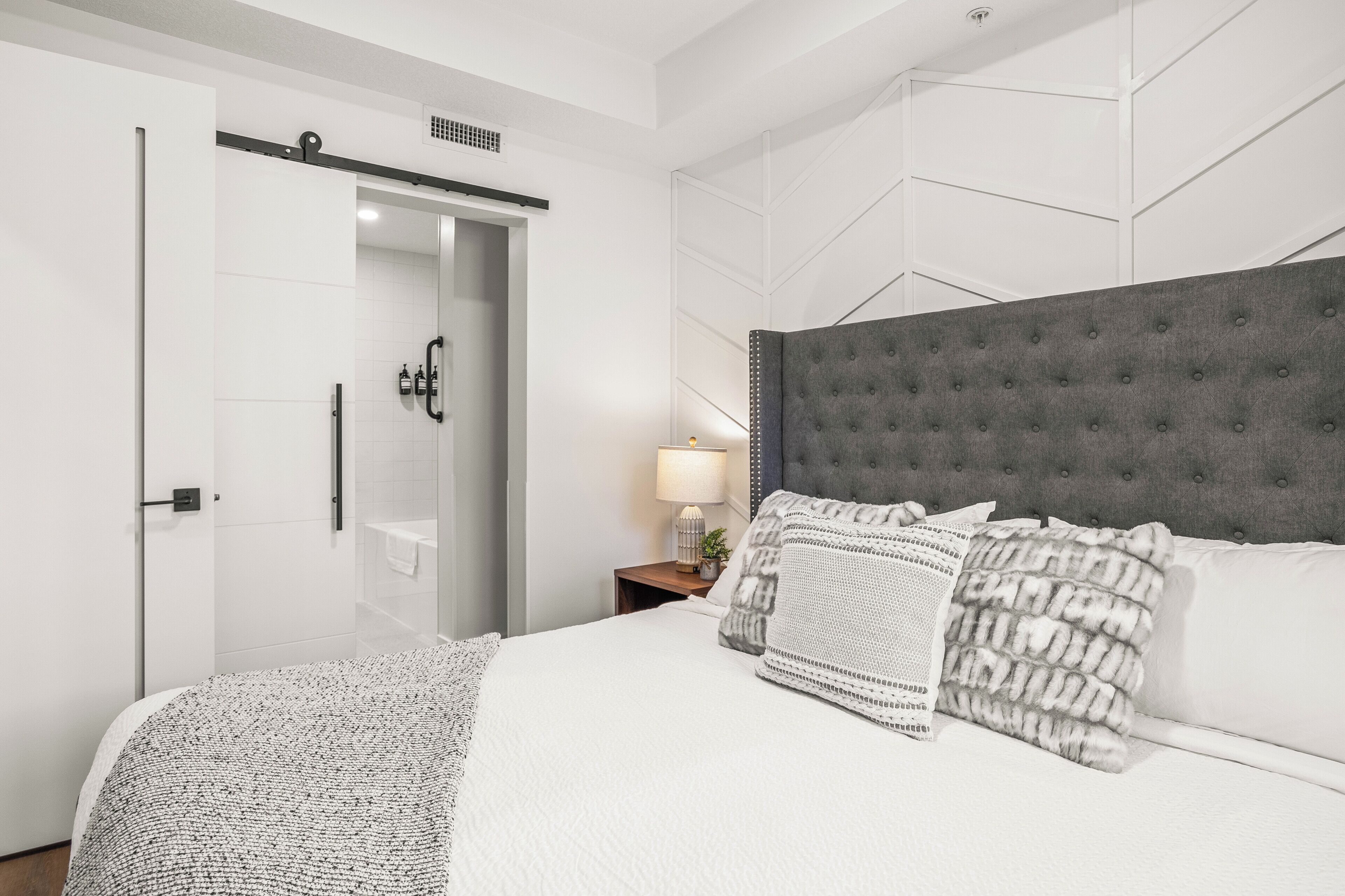 Deluxe Suite, 1 Bedroom, Balcony, Mountain View
