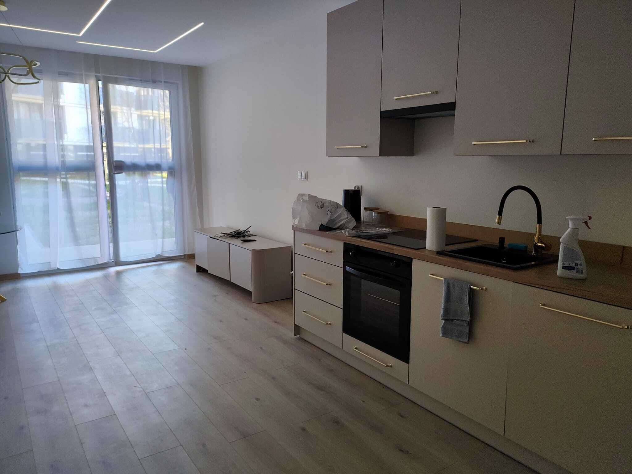 Studio, Patio | Private kitchen | Stovetop, cookware/dishes/utensils