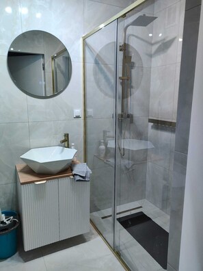 Studio, Patio | Bathroom - LILY APART Riverside Portovo Apartments (Gdańsk)