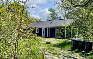 A house with a dark exterior, a tiled roof, and a front porch. - 3 bedroom nice home in Rørvig (Rørvig)