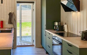 Fridge, dishwasher, coffee/tea maker, cookware/dishes/utensils - 3 bedroom nice home in Rørvig (Rørvig)