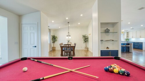 Le Grand Bleu + Casita by Avantstay Sleeps 18 2 Homes + Saltwater Pool + Swim-up Bar + Hot Tub Wine Country