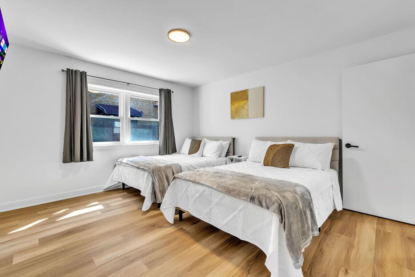 Desk, iron/ironing board, WiFi, bed sheets