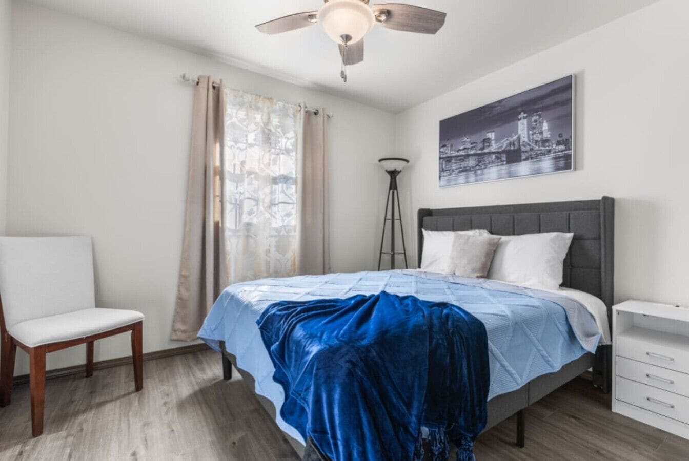 Desk, iron/ironing board, travel cot, WiFi
