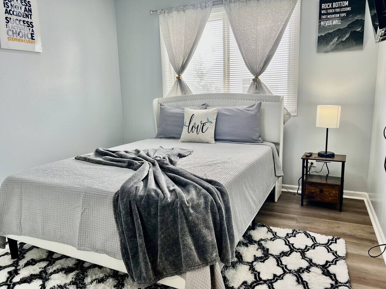 Desk, iron/ironing board, travel cot, WiFi